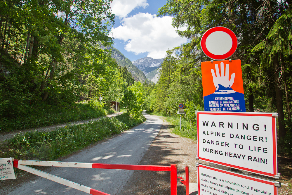 Warnschild Naturpark Karwendel