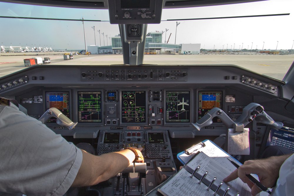 Cockpit KJumpseat Embraer 195 Air Dolimiti
