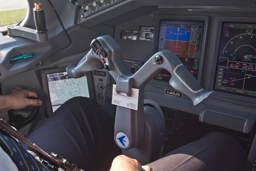 Yoke Steuernhorn Cockpit Jumpseat Embraer 195