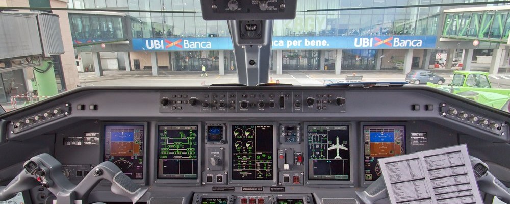Cockpit Embraer 195 Jumpseat Bergamo