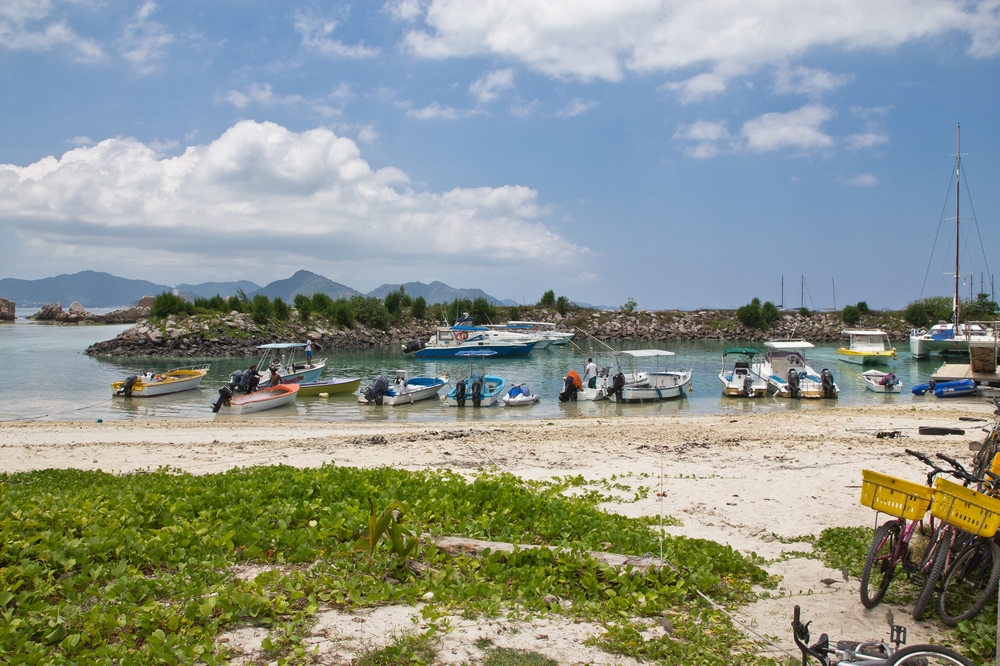 Hafen von La Digue Seychellen