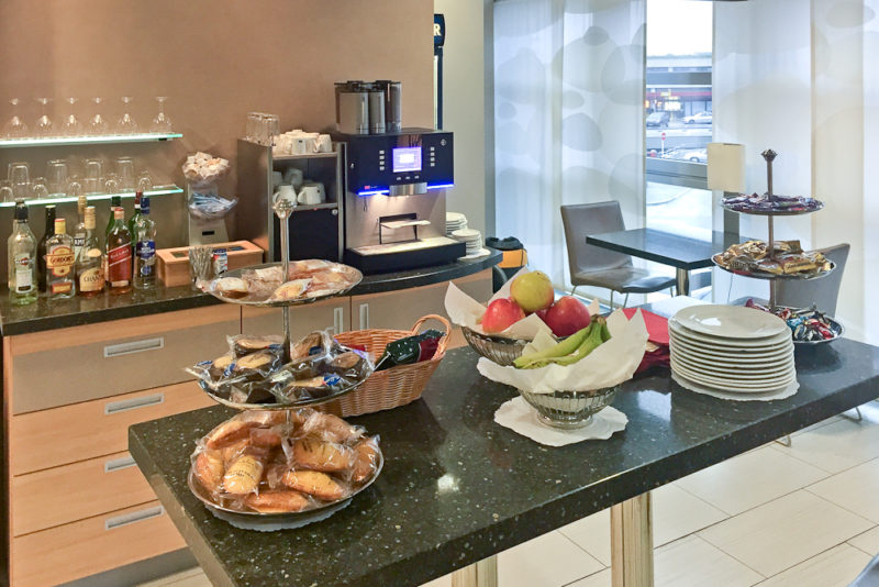 Business Lounge Tegel Airport Essen Buffet