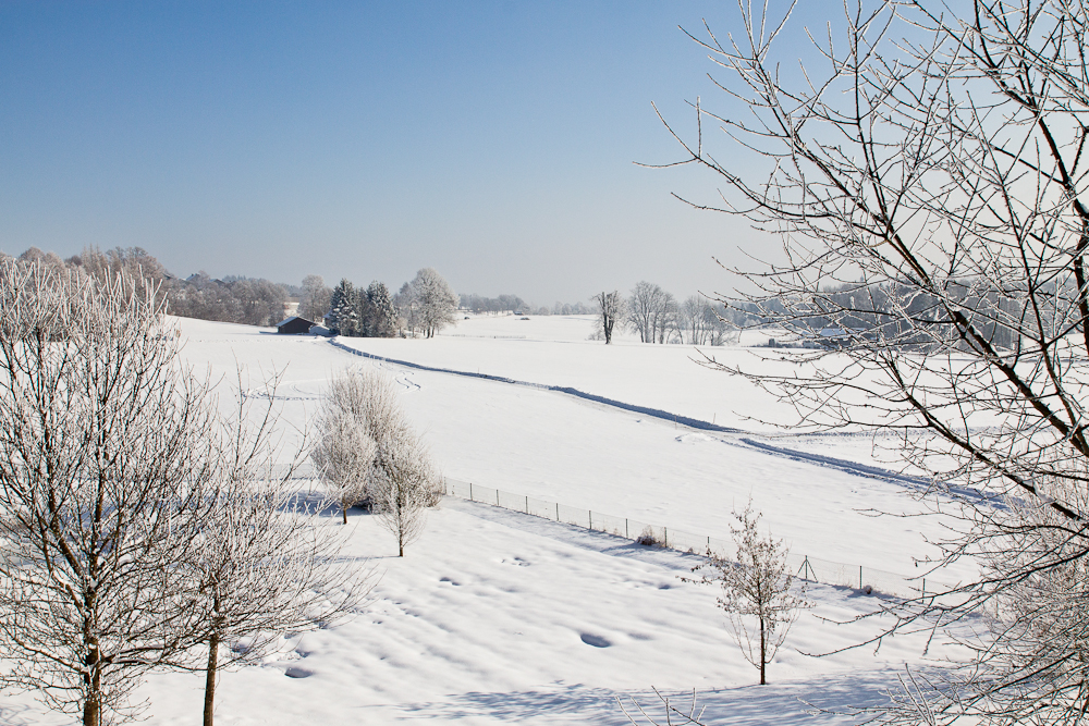Landschaft Bayern Winter Autobahn A8