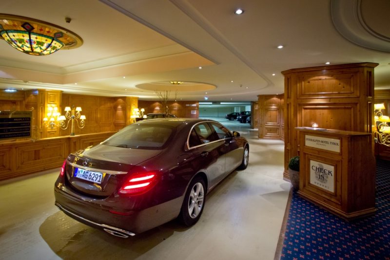 Interalpen-Hotel Tyrol Check-In Tiefgarage