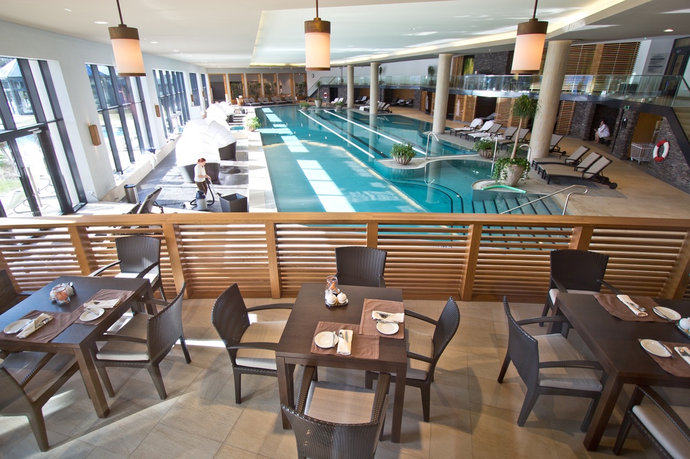 Frühstück Buffet am Pool Interalpen-Hotel Tyrol