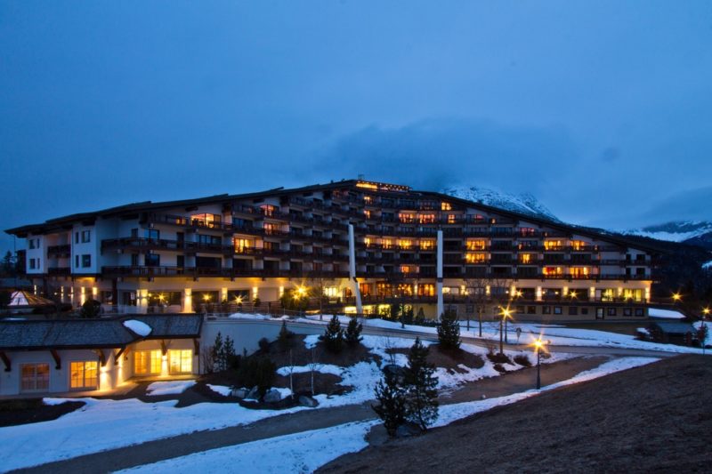 Interalpen-Hotel Tyrol Sonnenuntergang Blaue Stunde